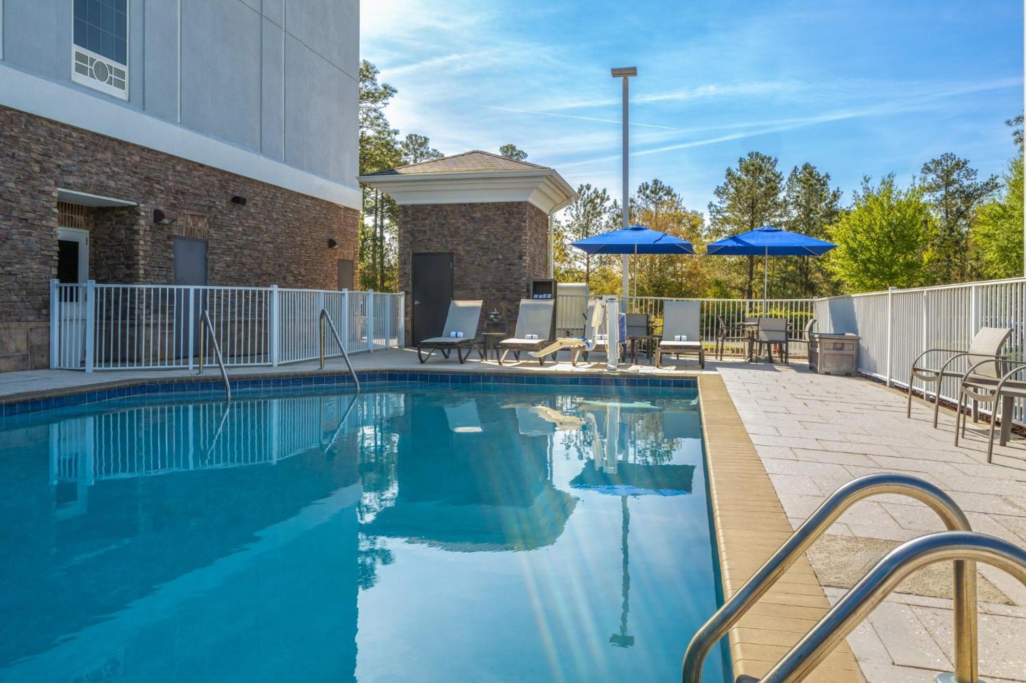 Holiday Inn Express & Suites Aiken By Ihg Exterior photo