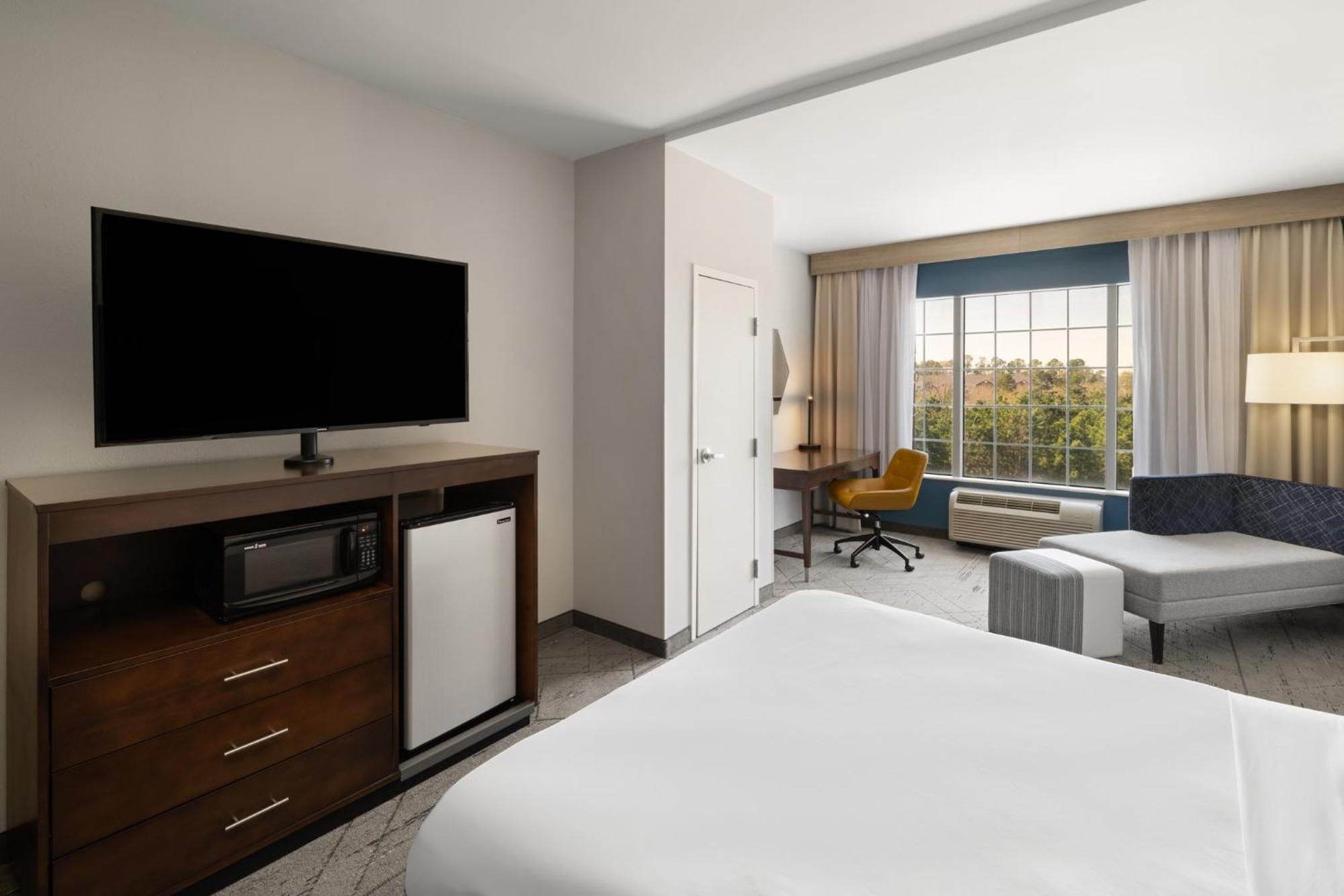 Holiday Inn Express & Suites Aiken By Ihg Exterior photo
